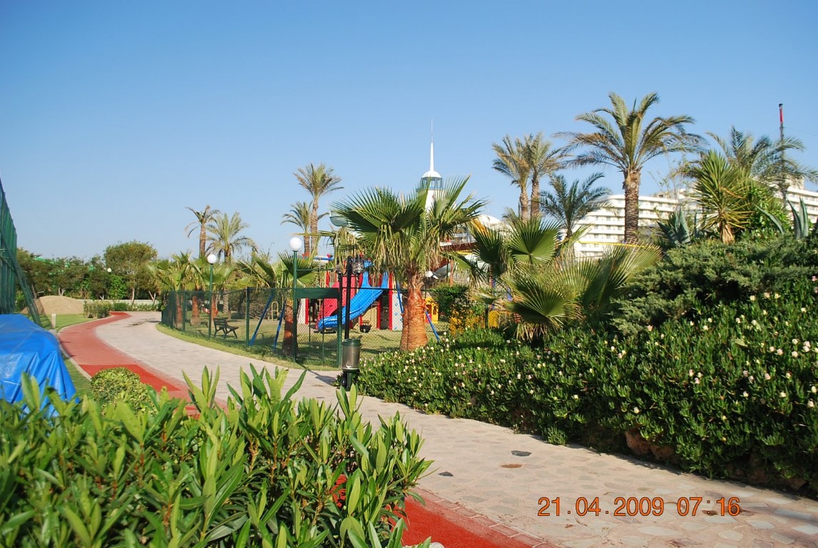 imagini hotel TITANIC LARA